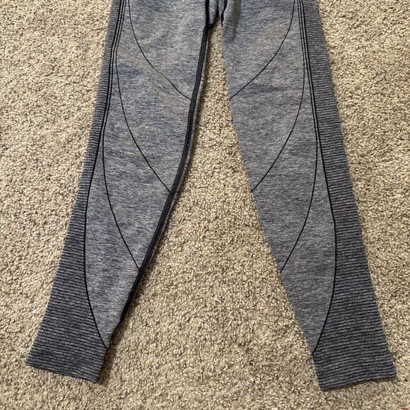 Gymshark Women's Hyper Amplify Seamless Leggings Gray Black Size XS Butt Lifting - Picture 3 of 11
